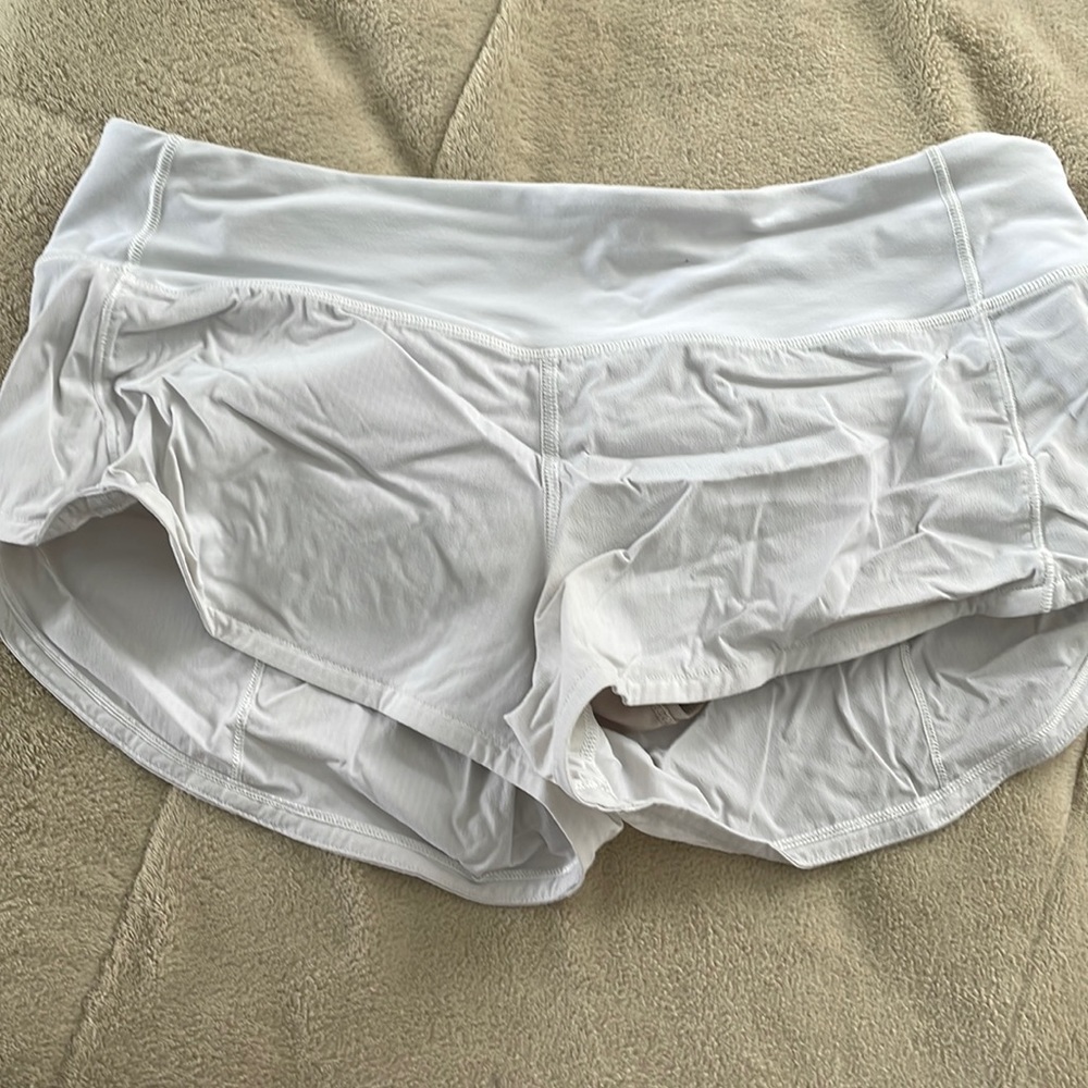 Lululemon size 6 Shorty short